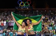 Duda e Ana Patrícia levam o ouro e colocam vôlei de praia feminino no topo olímpico após 28 anos