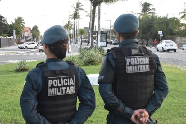 Polícia Militar prende três suspeitos por furto em estabelecimento comercial na Orla de Atalaia