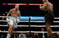 Mike Tyson é superado por Jake Paul após 19 anos fora dos ringues