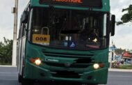 Passageiros enfrentam goteira dentro de ônibus da linha 008 em Aracaju; veja vídeo