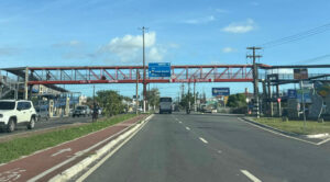Avenida Tancredo Neves será parcialmente interditada devido à obra na passarela do Detran/SE