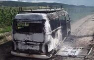 Veículo escolar com 12 alunos e motorista pega fogo em Poço Verde; todos escapam ilesos
