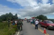 Ônibus com 47 passageiros tomba em rodovia de Sergipe; 16 ficam feridos