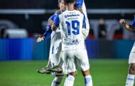 Copa do Nordeste: Confiança marca no fim, vence Vitória no Barradão e avança