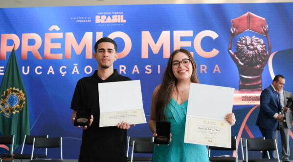 Estudantes da rede pública estadual de Sergipe recebem Prêmio MEC Educação Brasileira por redação no Enem