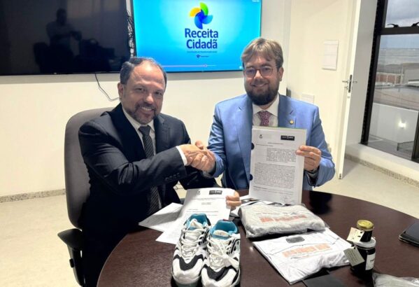Secretaria de Estado do Trabalho firma parceria com Receita Federal para viabilizar projeto Cabide Social