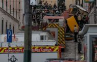 Bondinho de Lisboa descarrila, tomba e deixa 15 mortos e 18 feridos