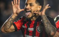 Vitória faz história, vence o Santos na Vila e põe o Peixe às portas do Z4