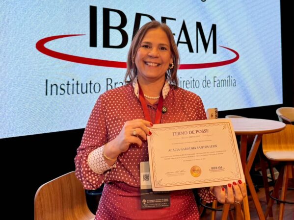 Acácia Lelis é empossada presidente do IBDFAM Sergipe durante congresso nacional e participa de lançamento de obra sobre violência contra mulheres