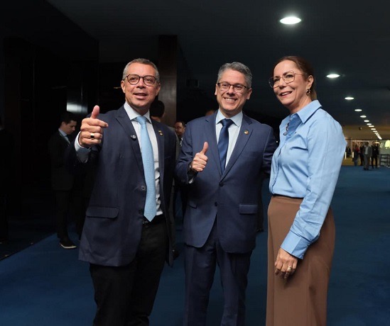 Governador Fábio Mitidieri apresenta projetos prioritários de Sergipe à bancada federal em Brasília