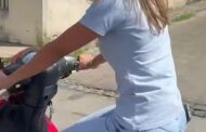 Sem capacete e de sandália: prefeita de Umbaúba posta vídeo pilotando moto e causa polêmica