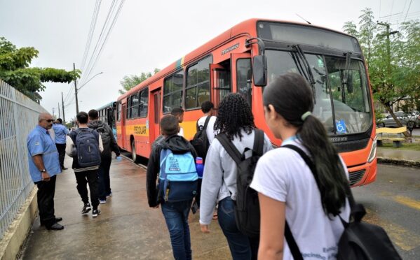 Governo de Sergipe garante transporte para estudantes da rede pública estadual nos dias do Enem