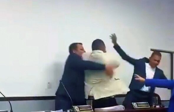 Vereador agride presidente da Câmara de Tomar do Geru; assista