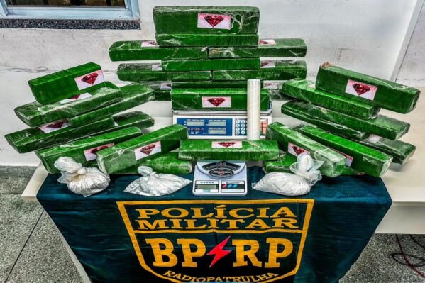 Polícia Militar apreende mais de 25 kg de drogas na Zona Oeste da capital