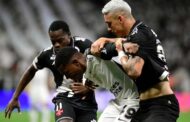 Vasco anula o Corinthians na ida, volta ileso e se enche de moral para decidir o título em casa