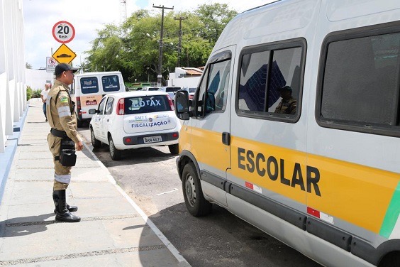 Prefeitura convoca permissionários do transporte escolar à renovação do alvará em situação irregular