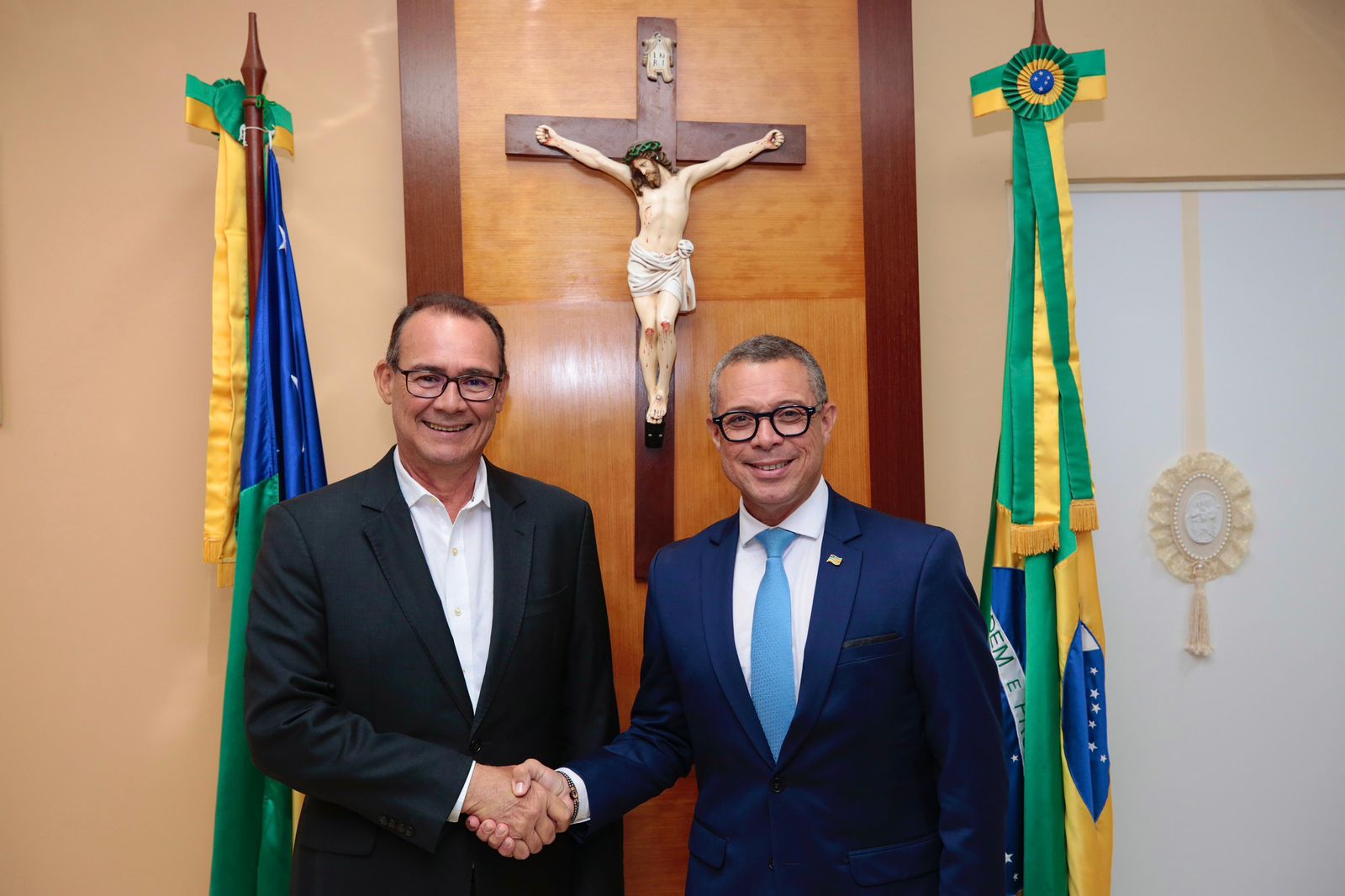 Governador Fábio Mitidieri transmite cargo ao vice-governador Zezinho Sobral