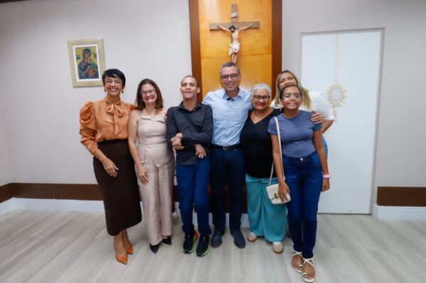 Governador recebe estudante da rede estadual aprovado em 1º lugar em Relações Internacionais na UFS