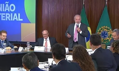 Lula confirma Alckmin como candidato a vice em sua chapa e saída de ministério