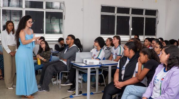 Governo do Estado fortalece políticas de enfrentamento à violência contra a mulher nas escolas da rede estadual