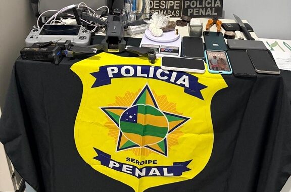 Polícia Penal prende dois suspeitos e apreende drone, celulares, fones de ouvido e drogas próximo ao presídio de Tobias Barreto