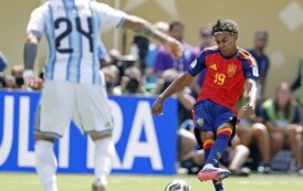 Espanha domina, vence Argentina em despedida de Messi e conquista o bi da Copa do Mundo