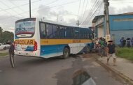 Colisão entre motocicleta e ônibus escolar deixa duas pessoas feridas em São Cristóvão
