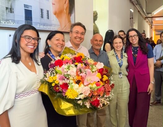 Hospital de Cirurgia homenageia Márcia Guimarães por liderança na reconstrução da instituição