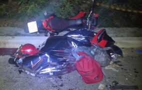 Motociclista morre após bater na traseira de pá-carregadeira na SE-325, em Nossa Senhora da Glória